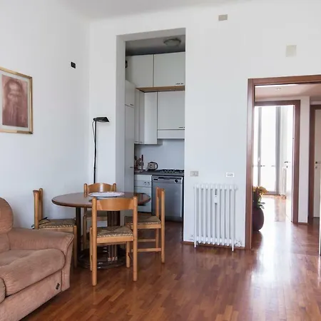 Youhosty - Segantini 73 * Milan
